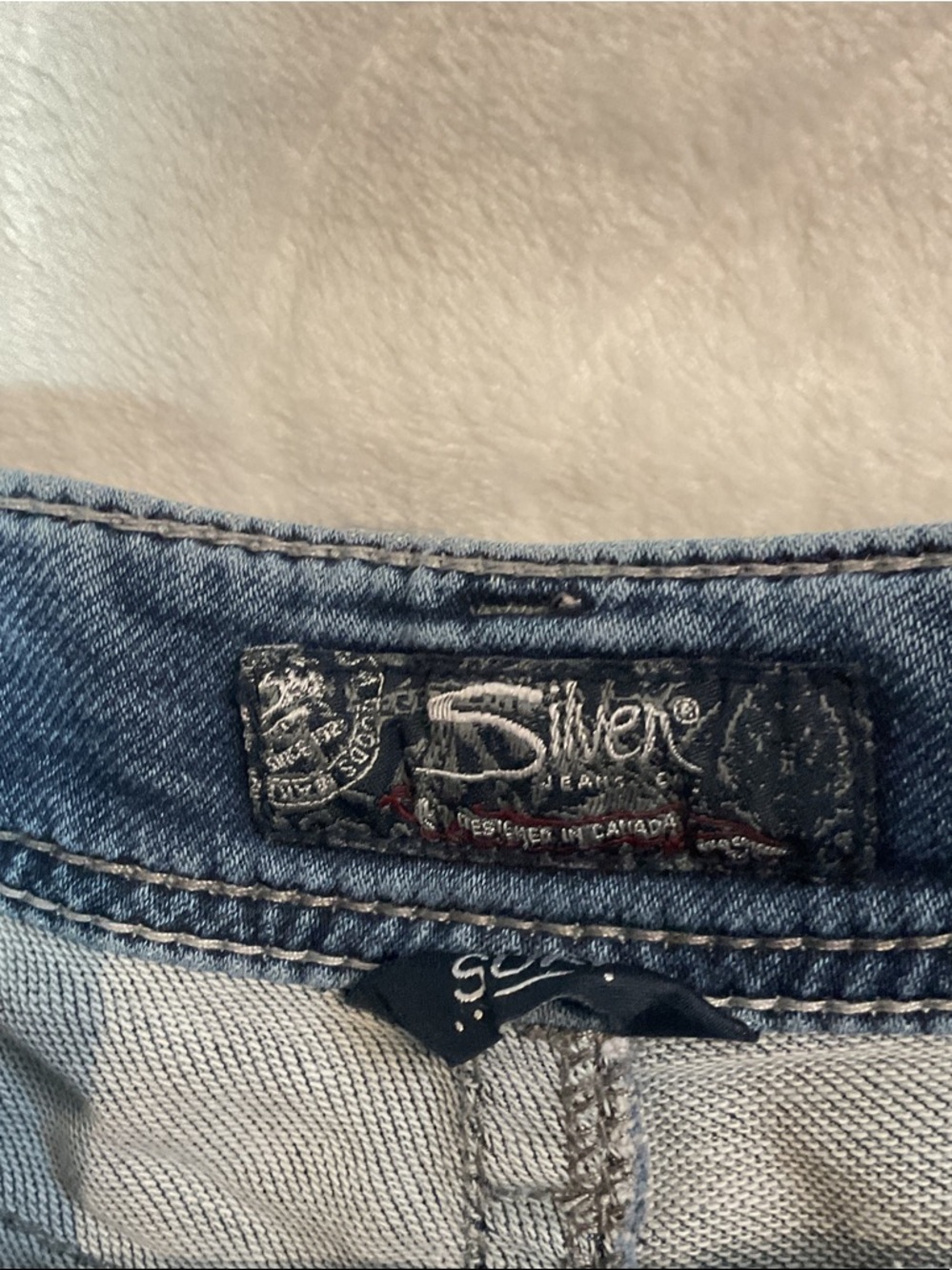 Silver Jeans Straight Leg Dark Blue Denim with Embroidered Back Pockets - Picture 10 of 12